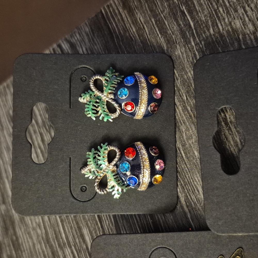 Vintage Holiday Earring Bundle Pierced - Picture 3 of 6